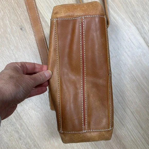 Hammitt BRYANT MED - Shoulder Bag. - Picture 3 of 14